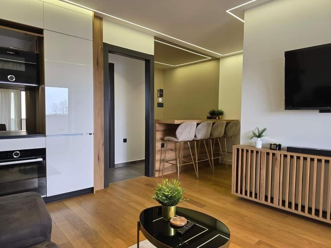 Osijek Luxury Center - Self Check In, Free Private Parking, Ulica Ivana Gundulica 82 Apartment Exterior photo
