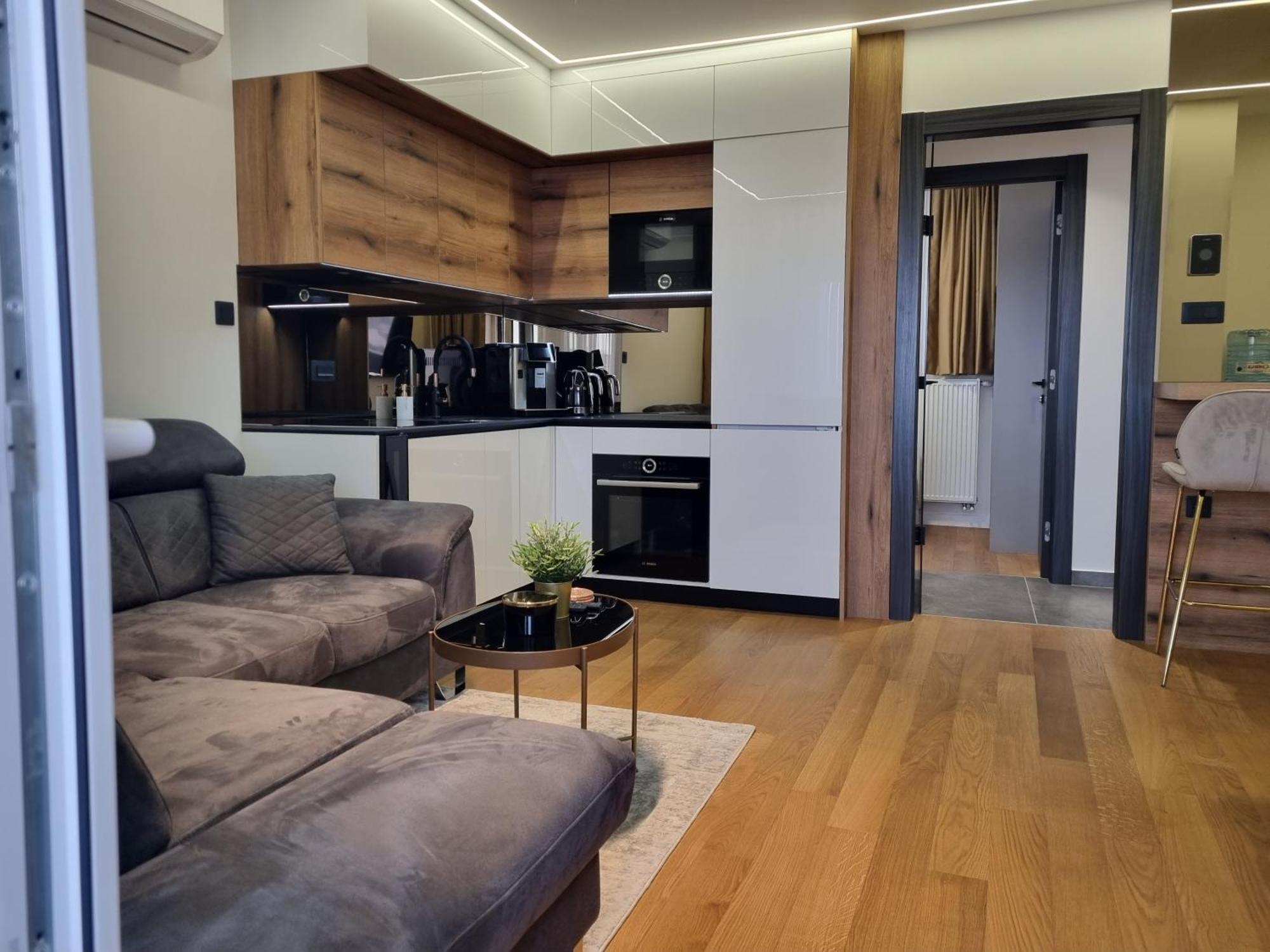 Osijek Luxury Center - Self Check In, Free Private Parking, Ulica Ivana Gundulica 82 Apartment Exterior photo